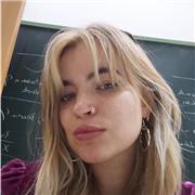 Doy clases particulares y en grupos de todos los niveles, con años de experiencia como profesora en academias