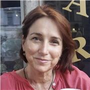 Soy profesora de Francés con máster en Lingüística y enseñanza de idiomas, Francés y Portugués. Trabajé en la Alliance Française
