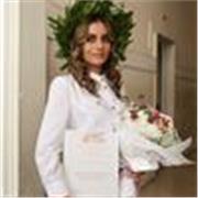 Laureata in lettere moderne con lode offre lezioni di latino, italiano e storia per studenti scuole medie e superiori.