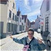 Profesora especializada en Cambridge, con siete años de experiencia en el extranjero. Clases de conversación :)