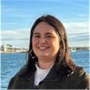 Graduada en Biomedicina con máster en genética molecular imparte clases de biología y otras asignaturas del área de salud.