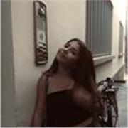 Ragazza offre lezioni in preparazione agli esami di certificazione B1 e PET per ragazzi delle medie e superiori online