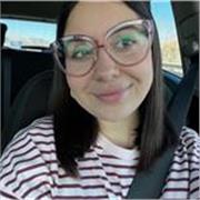 Profesora especializada en flauta travesera, docencia musical y apoyo académico en Granada.