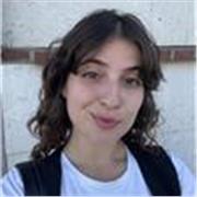 Studentessa con laurea triennale in comunicazione allo IULM, Milano. Diploma di Maturità presso Liceo Classico