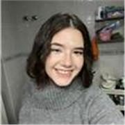 Maestra titulada en Eduación Primaria epecialiada en segunda lengua extranjera con un C1 de inglés