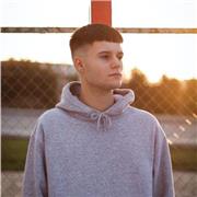 Profesor de música joven, se propone para clases de solfeo, teoría, instrumento…