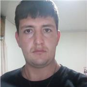 Profesor de matemáticas imparte clases a niños de todas las edades