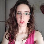 Laureata magistrale in Italianistica impartisce lezioni di italiano, letteratura italiana, storia e geografia. Impartisce lezioni anche a stranieri che vogliono apprendere l'italiano