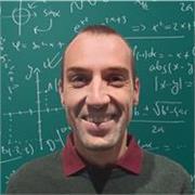 Professeur de mathématiques expérimenté avec un master en enseignement, réussite assurée !