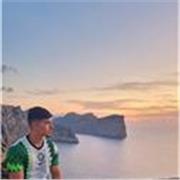 Highly ambitious and driven personal trainer looking to work with like minded individuals on their health and fitness journey!