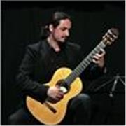 Docente di Conservatorio impartisce lezioni di Chitarra Classica