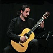 Docente di Conservatorio impartisce lezioni di Chitarra Classica