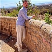 Entrepreneur à succès avec plusieurs société ayant atteint des chiffres records.