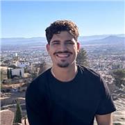 Estudiante universitario de Odontología con diversos conocimientos en ciencias y en inglés