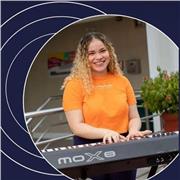 Profesora bilingüe de piano, canto y estimulación musical
