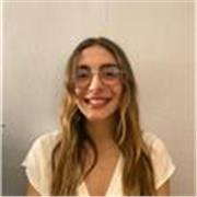 Jurista imparte clases de francés a alumnos de todos los niveles