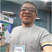 Professor de Língua Portuguesa, com experiência também em redação e Literatura para crianças, adolescentes, jovens e adultos