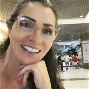 Profesora de porugues con experiencia en el área de la enseñaza. Colombiana residiendo en Brasil durante 45 años