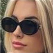 Laureata in psicologia della comunicazione e scrittrice impartisce lezioni di italiano per ragazzi e stranieri . Posso insegnare anche inglese