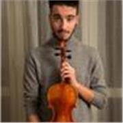 Studente iscritto al secondo anno del triennio accademico di pianoforte e di madrelingua italiana impartisce lezioni di violino, italiano e pianoforte