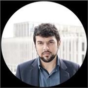 Profesor de inglés, traductor, coach y escritor freelance. Con más de siete años de experiencia profesional