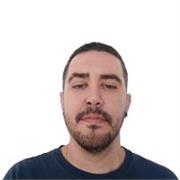Ilustrador graduado en bellas artes con mención en diseño gráfico con más de diez años de experiencia