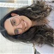 Profesora titulada en grado de Economía con máster en dirección y gestión financiera. Experta en contabilidad y procesos financier