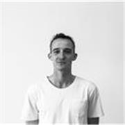 Graduado en diseño industrial por la universidad de Canberra, Australia, donde viví durante 5 años y perdí el miedo al inglés
