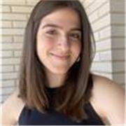 Estudiante universitaria que imparte clases de alemán e inglés online