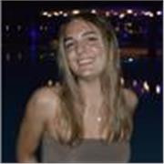 studentessa universitaria cerca studenti da aiutare