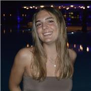 studentessa universitaria cerca studenti da aiutare