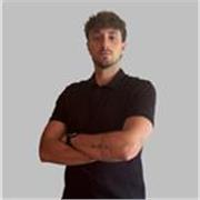 Entrenador personal especializado en fuerza, hipertrofia, preparación física y recuperación de lesiones, adaptado a tus objetivos.