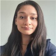Etudiante en troisième année de droit à Nice, c'est pour moi un plaisir d'enseigner la langue anglaise et d'y donner goût.