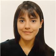 Profesora imparte clases de violín y lenguaje musical para personas de todas las edades