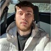 Hey! Ich bin euer Ansprechpartner für Deutsch als Fremdsprache. Ich hatte Deutsch als Leistungskurs im Abitur 🥨