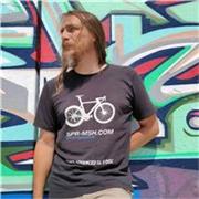 Director de Arte con 20 años de experiencia. No soy el que aprieta el disparador, sino el que sabe qué hay que contar