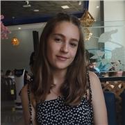 Estudiante de Ciclo Superior de Administración imparte clases para alumnos de primaria: matemáticas y lenguaje castellano