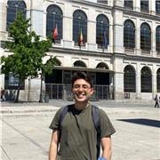 Profesor de Violín y de materias teóricas de conservatorio: Lenguaje musical, Armonía y Análisis