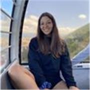 Profesora de matemáticas dicta clases para todas las edades