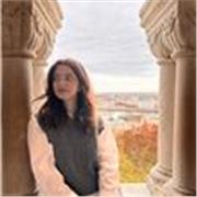 Englisch/Deutsch/Russisch Tutor, die mit den Kindern online arbeiten kann. 