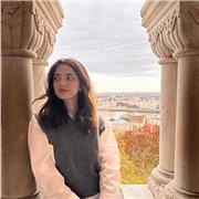 Englisch/Deutsch/Russisch Tutor, die mit den Kindern online arbeiten kann.