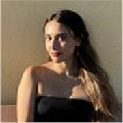 Estudiante de Historia apta para todos los niveles. 