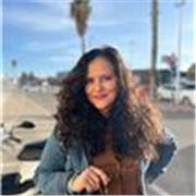 Psicóloga titulada y doctoranda en Ciencias Sociales, con experiencia en investigación y docencia, ofrece clases online