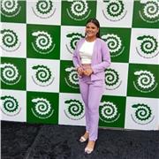 Lcda. Comunicación social imparte clases a niños de todas las edades