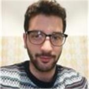 Studente universitario impartisce lezioni di scienze
