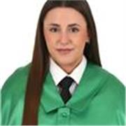 Profesora con los conocimientos  pedagógicos necesarios para ofrecer una enseñanza de calidad.