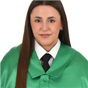 Profesora con los conocimientos  pedagógicos necesarios para ofrecer una enseñanza de calidad.