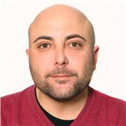 Aiuto studenti di tutte le età e adulti nell'apprendimento dell'inglese e dell'italiano.