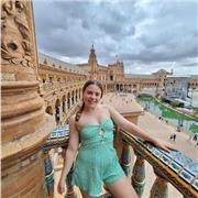 Monitora infantil con mas de 3 años de experiencia, carrera en diseño de interiores. Podria ayudar en todas las materias