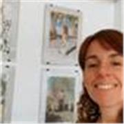 Profesora de artes visuales Especializada en la técnica de acuarela. 